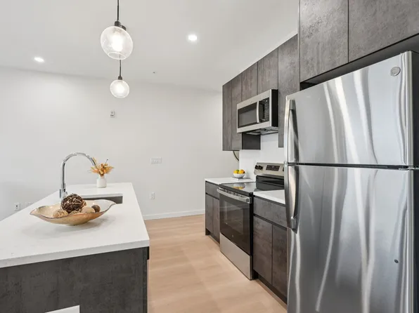 1 Mallory Avenue image 4 of 21