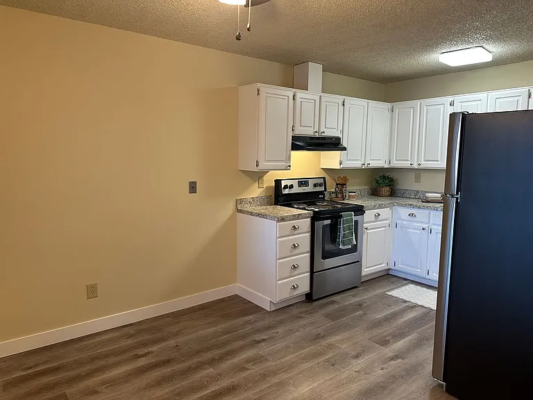 5733 SE King Rd — Photo 4