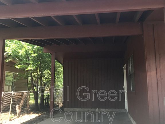 3rd image of 629 E 51st Pl N