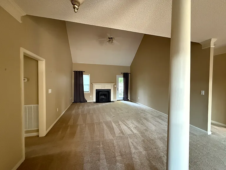 307 Lake Lennox Dr — Photo 2