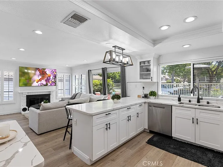 16702 Newberry Ln — Photo 9