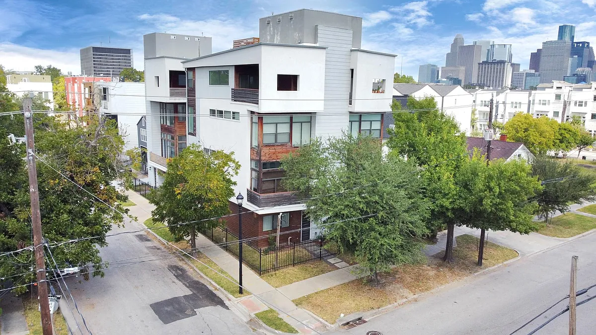 Building Photo - 3218 N Crawford St