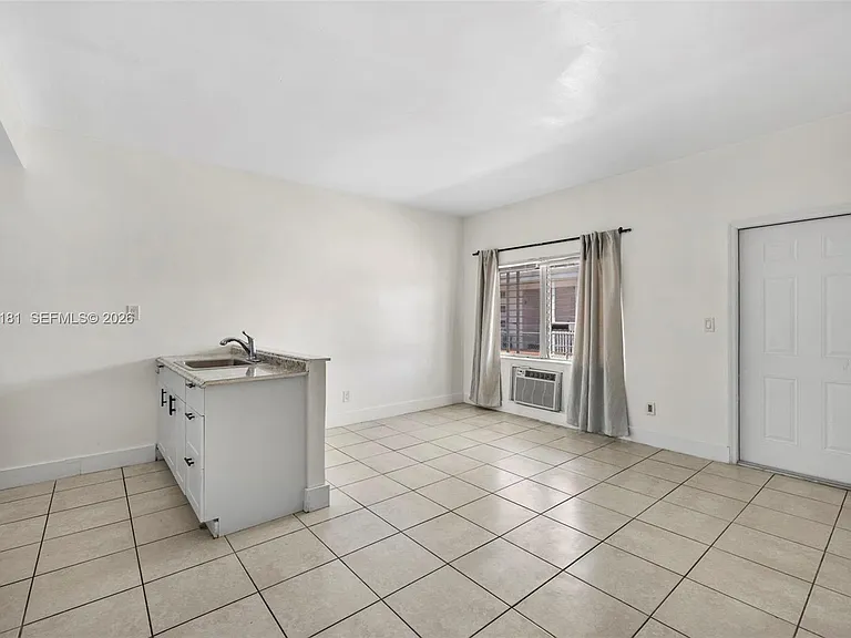 8135 Crespi Blvd #4 — Photo 22
