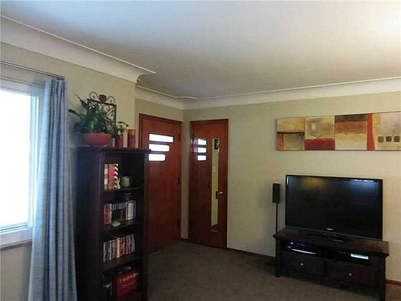 3rd image of 703 Highland Dr