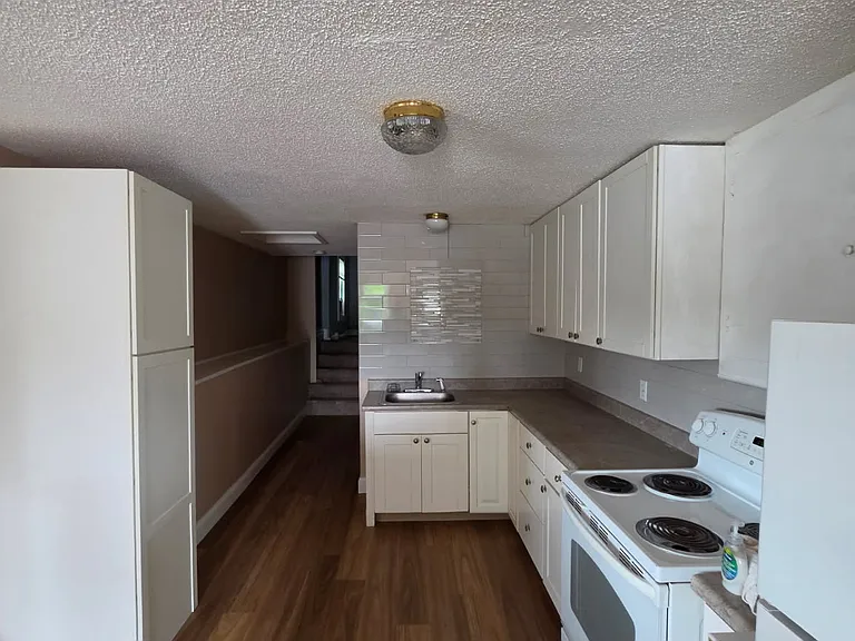 261 Brown St #A — Photo 4