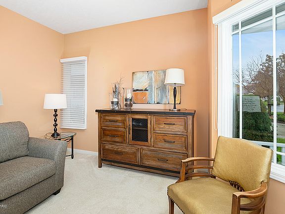 5th image of 1633 High Pointe Dr