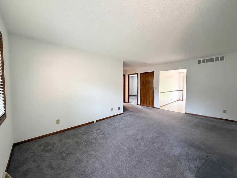 2112 Austin Dr — Photo 3