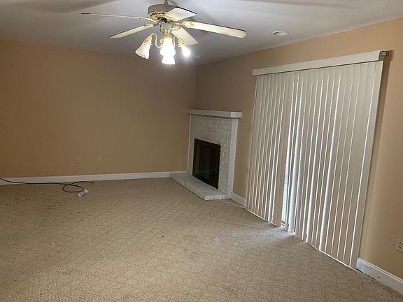 2nd image of 120 Lionsgate Dr
