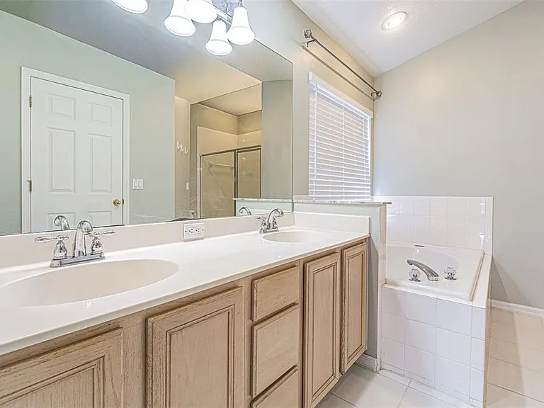 1550 Maximilian Dr — Photo 21