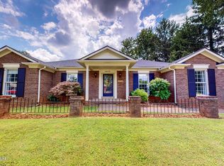 1810 Bainbridge Row Dr, Indian Hills, KY 40207