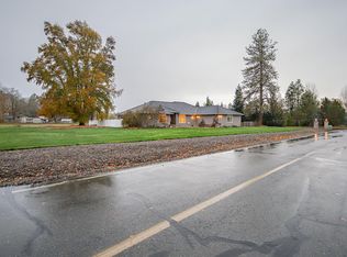 668 Rogue Ridge Dr, Grants Pass, OR 97527