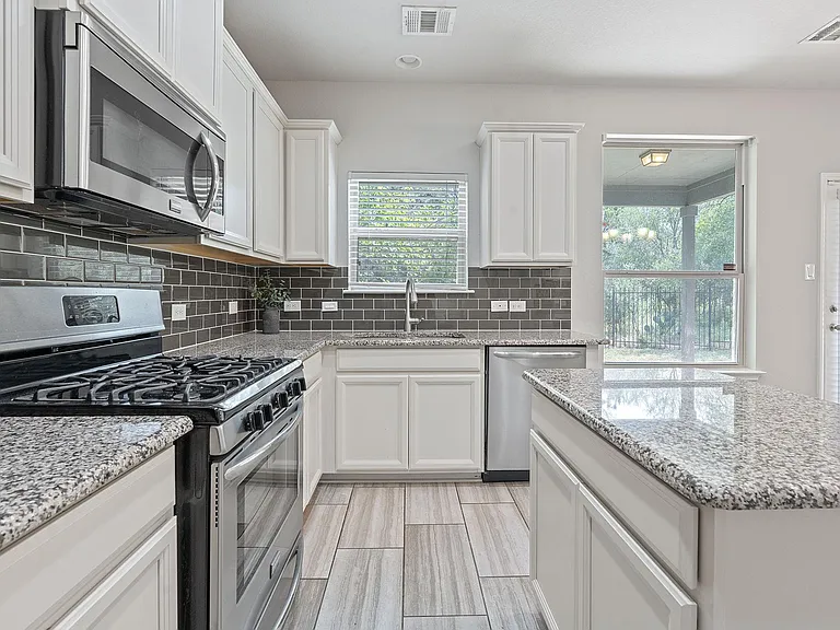 307 Parkside Dr — Photo 15