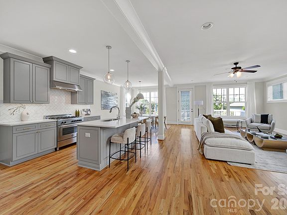 4th image of 532 Melbourne Ct