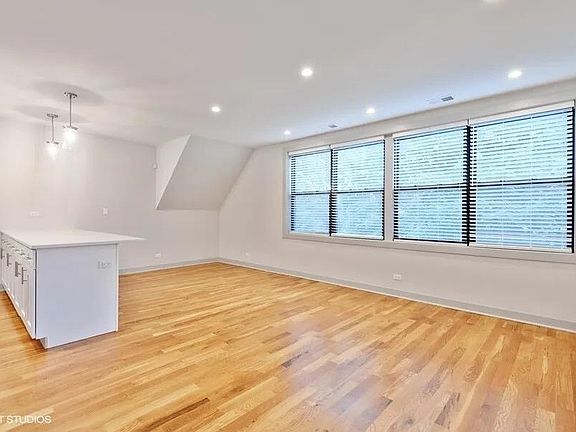 4th image of 2900 W Logan Blvd #304