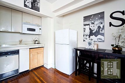 3rd image of 320 E 42nd St APT 1512
