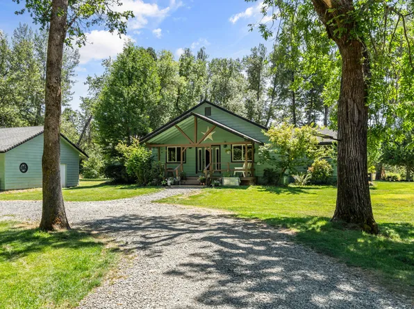 191 River Grove Dr, Cave Junction, OR 97523
