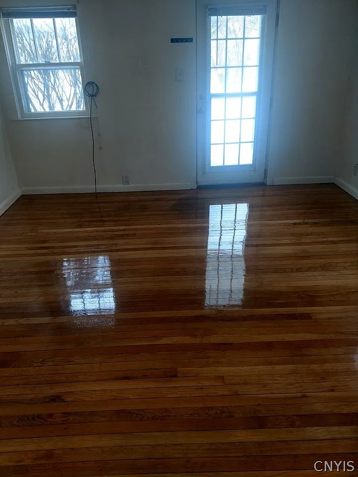 2 bed, 1.0 bath, 850 sqft, $1,600 — Photo 3