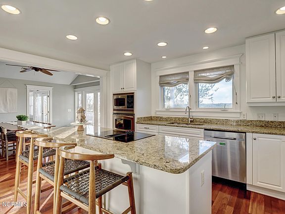 4th image of 307 Coral Dr #B