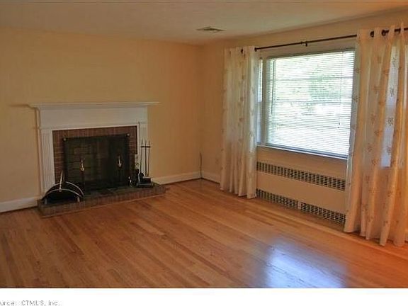 4th image of 22 Sherwood Cir