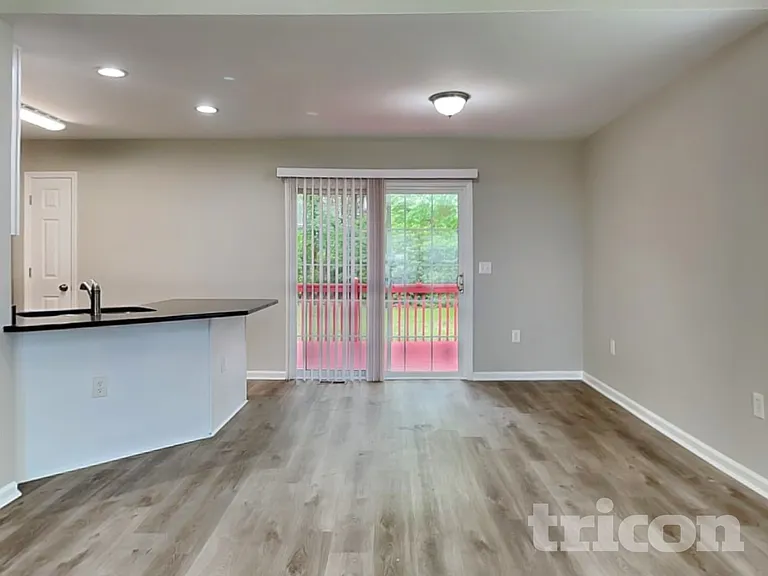 517 Parker St — Photo 5