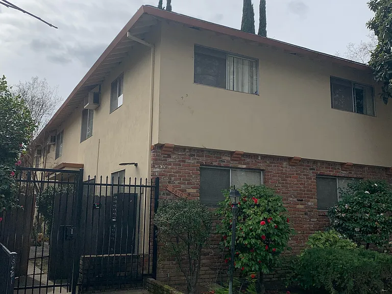 2610 D St — Photo 1
