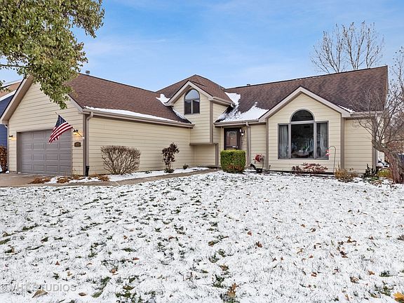 2nd image of 24835 W Illini Dr
