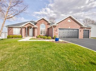 7225 Wimbledon Rd, Machesney Park, IL 61115