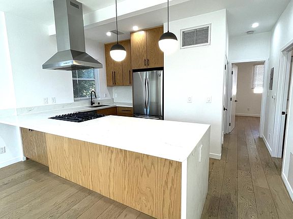 5th image of 982 N El Centro Ave #1/2