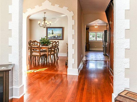 3rd image of 1904 E Lakeview Ave