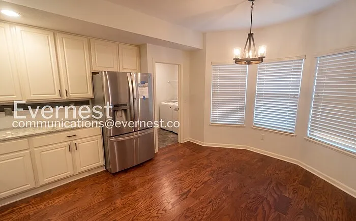 1084 Ashcraft Ave — Photo 5