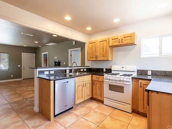 5th image of 28943 Greenspot Rd