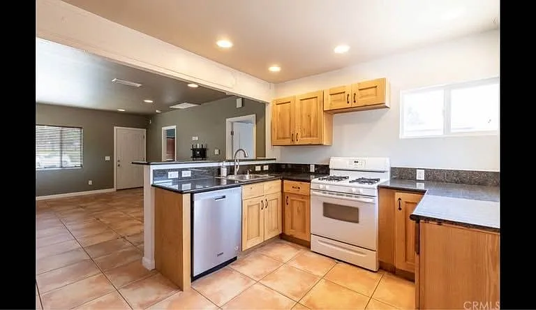 28943 Greenspot Rd — Photo 5