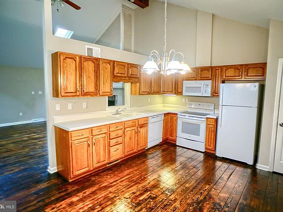 2nd image of 120 Tanglewood Dr