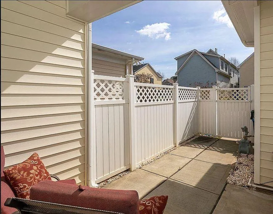 4 bed, 2.5 bath, 2186 sqft, $2,250 — Photo 2