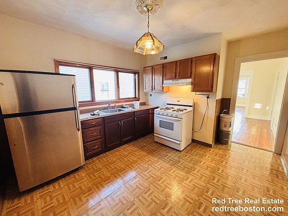 4th image of 39 Montfern Ave #1