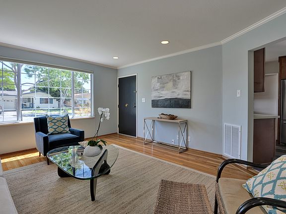 3rd image of 909 Coachella Ave