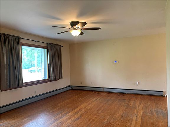 4th image of 4917 Willow Ln