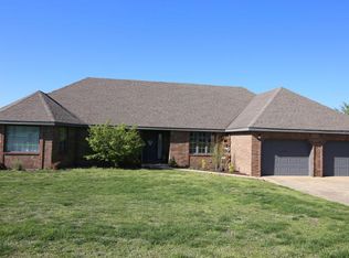 1301 E 13th St, Mountain Grove, MO 65711