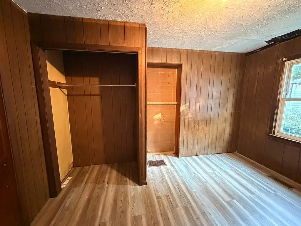 2209 Chicago Ave — Photo 4
