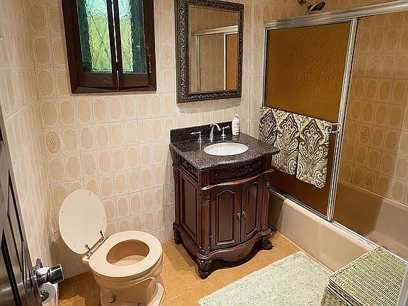 5th image of 2385 Woodhull Ave #1