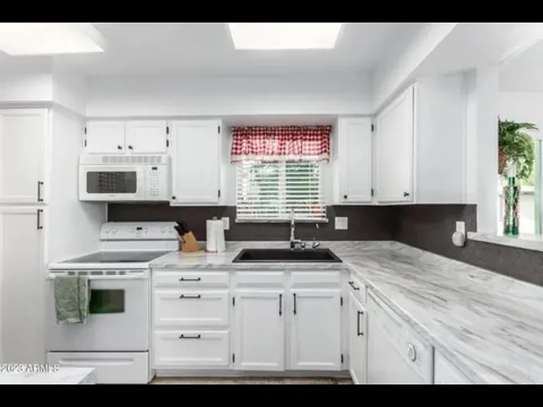1582 W Curry Dr — Photo 4