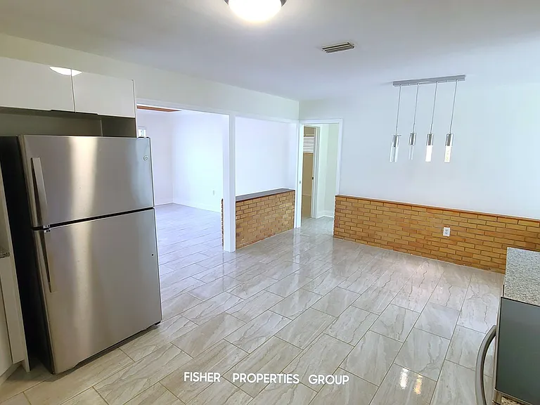 621 Riviera Dr — Photo 14