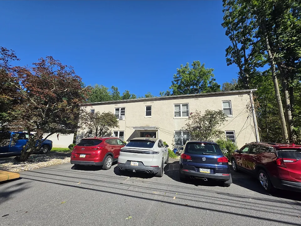 240 E Grove St #5