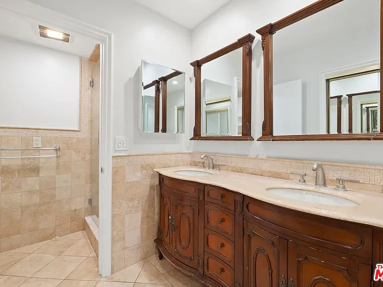423 S Rexford Dr #106 — Photo 13