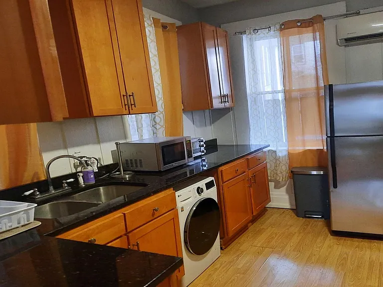 1734 N Sedgwick St — Photo 30