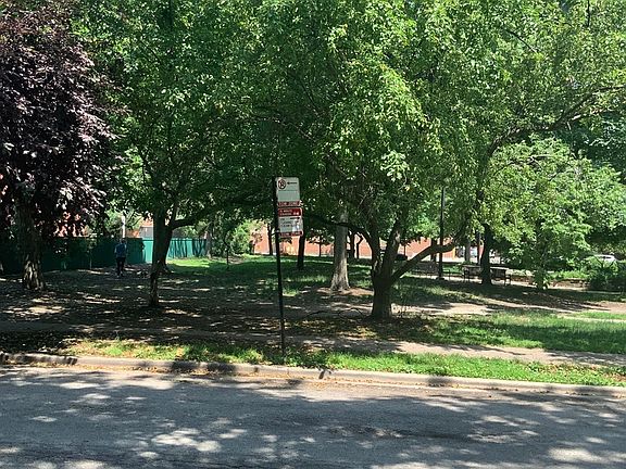 3rd image of 836 S Park Ter