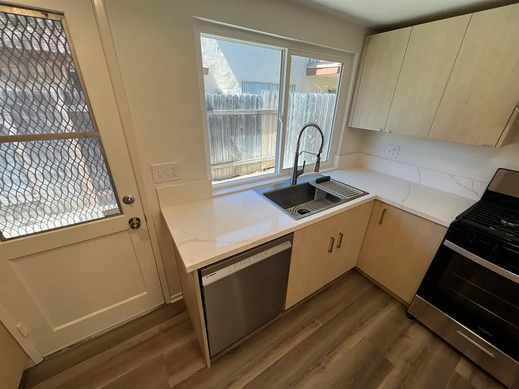 3 bed, 1200 sqft, $3,600 — Photo 4