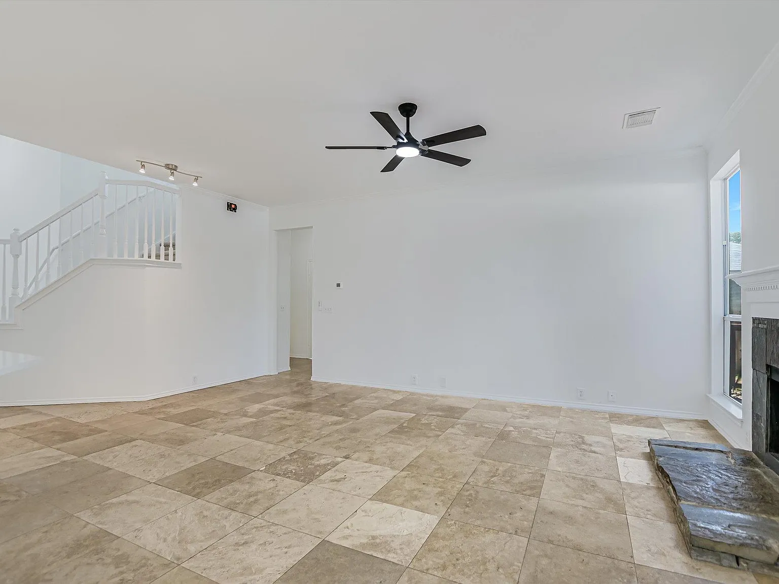 4 bed, 3.0 bath, 2876 sqft, $2,850 — Photo 4