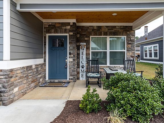 3rd image of 148 Country Cove Dr