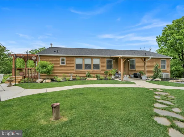 30 Skyline Dr, Mohrsville, PA 19541